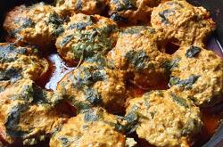 Keema Bharay Tamatay Ka Salan - Tomatoes stuffed with Minced Meat in a Spicy Aromatic Gravy