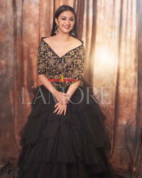 Keerthy Suresh Latest Photo Shoot For Viva Lamore Magazine