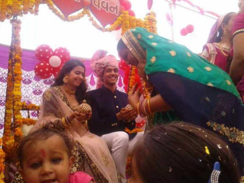 Kinjal Dave : Biography, Age, Wiki Pedia, Songs, Video, Garba, Husband, Images, Facebook - Government Job 2018