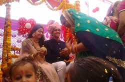 Kinjal Dave : Biography, Age, Wiki pedia, Songs, Video, Garba, Husband, Images, Facebook - Government job 2018