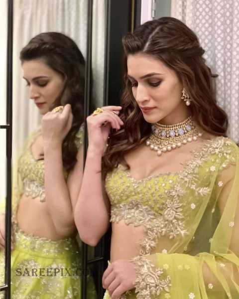 Kriti Sanon In Anushree Reddy Lehenga | Diwali 2018 | Instagram