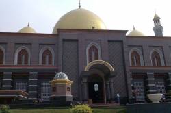 kubah emas masjid dian al mahri | iq holiday tour & travel bandung
