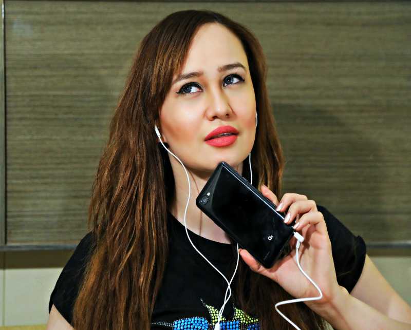 LG Q6 -Full Vision Display ! | Feisty Fox Diaries