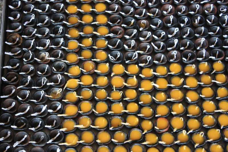 Lady Lighting Oil Lamps In Indian Temple - I Share