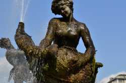Lady with swan - Fontana delle Naiadi - Rome