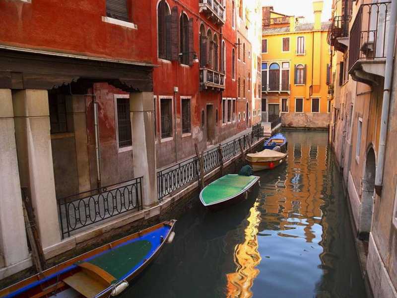 Lake Through City - COLORS Effect 1024x768