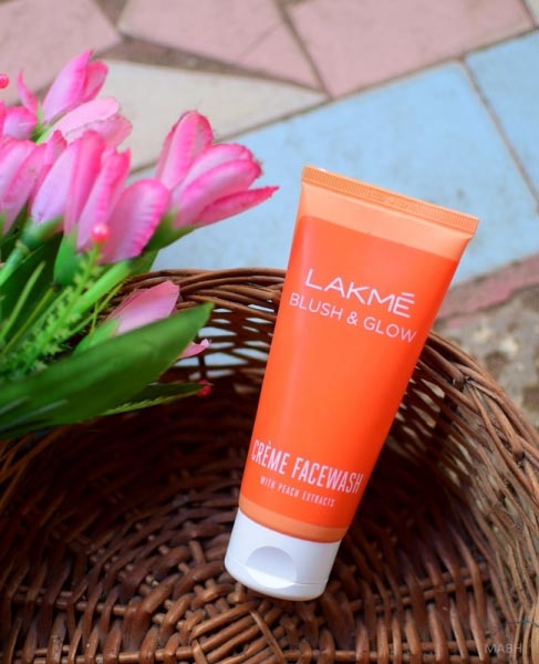 Lakme Blush And Glow Peach Creme Face Wash Review - Makeup And Beauty Home