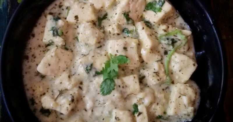 Lehsuni Methi Paneer(Indian Cottage Cheese Cooked In Chopped Garlic And Dry Fenugreek Leaves Gravy)