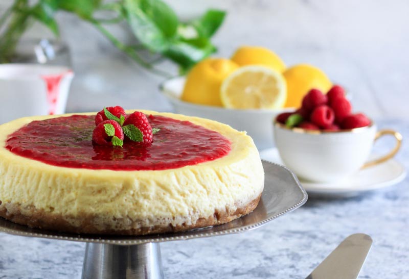 Lemon Cheesecake With Raspberry Sauce