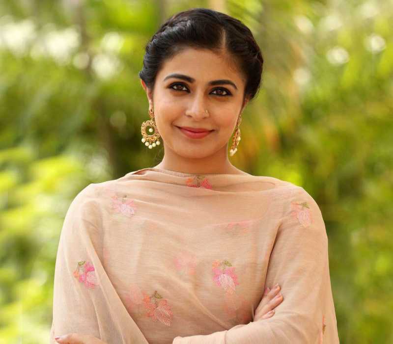 Leona Lishoy Actress Photos, Images - Breezemasti