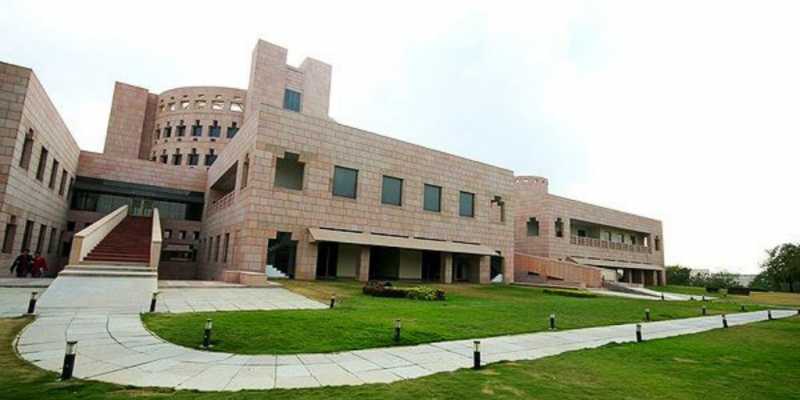 Less Than 700 GMAT Score For ISB? Good Chances This Year!