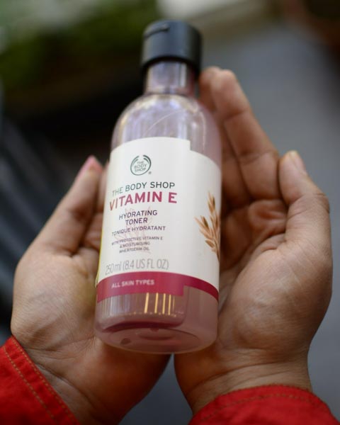 Liquid That Gives Glow :- The Body Shop Vitamin E Hydrating Toner Review
