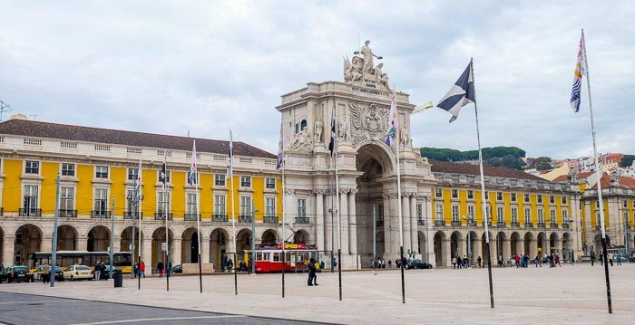 Lisbon: Local