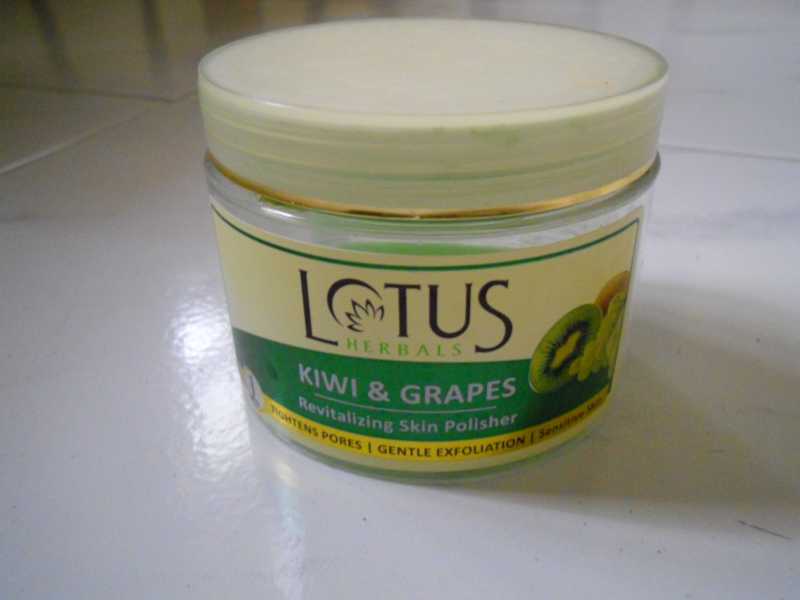 Lotus Herbal’s Kiwi And Grapes Skin Polisher