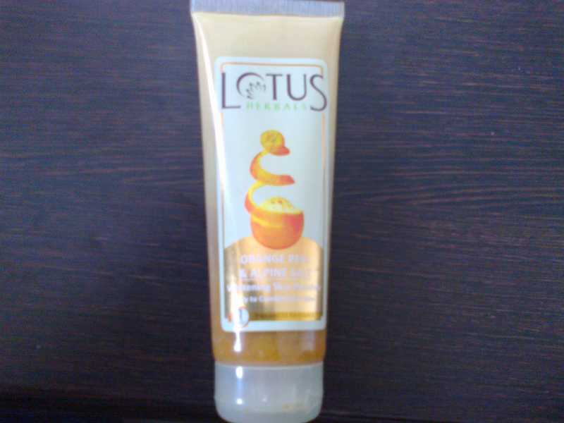 Lotus Herbals Orange Peel & Alpine Salt Whitening Skin Polisher