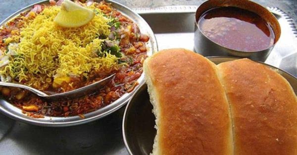 Maharashtrian Breakfast Recipes : How To Prepare Misal-Pav Made In Easy Steps!
