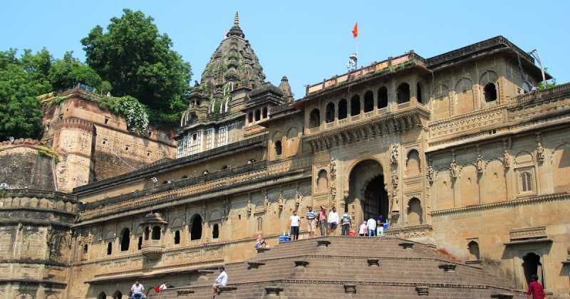 Maheshwar: Fort, Temples And Carvings By The Narmada