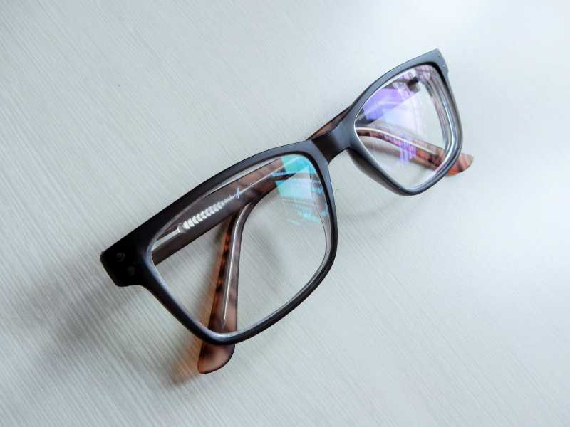 Make Up For Glasses Ft. Fastrack Frames By Titan EyePlus