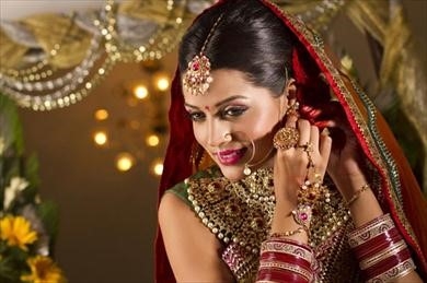 Make Waves At Your Reception With These 10 Stylish Bridal Hairstyles - Sindhujp