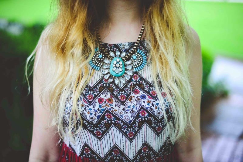 Make Your Looks More Striking By Accessorizing With Long Necklaces!