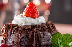 Make Your Wedding Special With The Anniversary Cakes