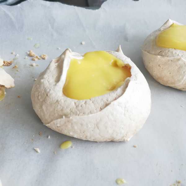 Mango Pavlova - FLOURS & FROSTINGS