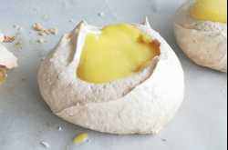 Mango pavlova - FLOURS & FROSTINGS