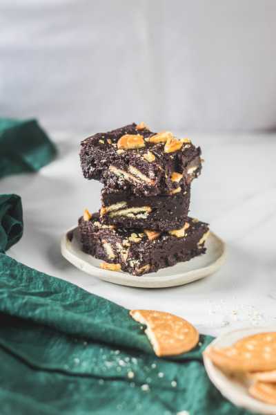 Marie Biscuit Brownies (Eggless) - The Cupcake Confession