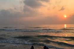 Marina of Madras - Sunrise over an urban Beach