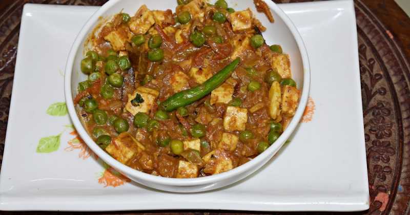 Matar Paneer - Cottage Cheese With Green Peas Indian Curry