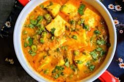 Matar Paneer Recipe | Easy Matar Paneer Curry | VegeCravings