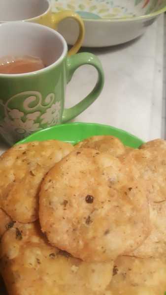 Methi Mathri - Fenugreek Crispy Savory Shortbread 