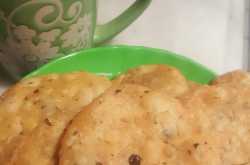 methi mathri - fenugreek crispy savory shortbread 