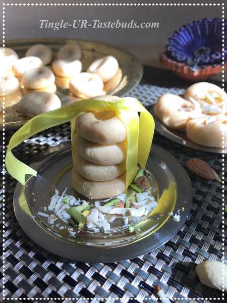 Milk Fudge/Dhoodh Peda (Instant In Microwave)