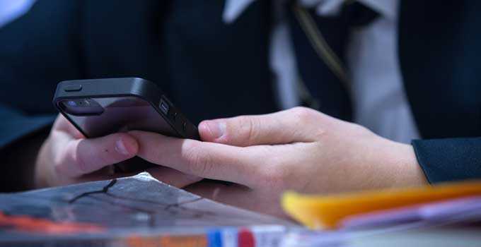 Misuse Of Mobile Phones - Urdumania