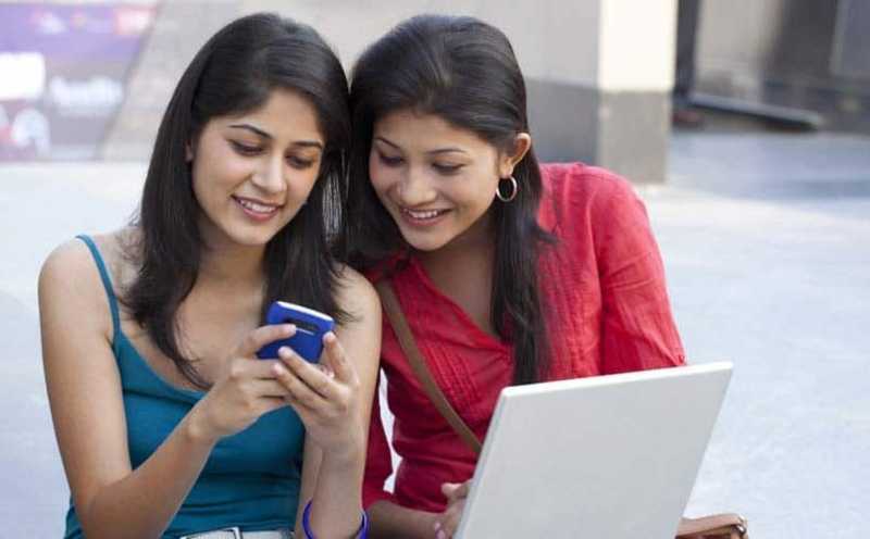 More Indians Than Ever Own Mobile Phones - How Do They Use Them? | Newsilike