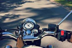 Motorcycle Diary - 6 riders on a road trip to Sarahan, Himachal Valley