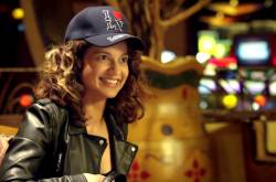 movie review: simran - outstanding performance, weak script!