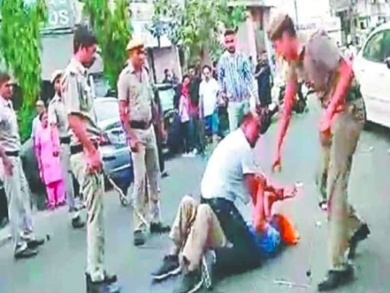 Mukherjee Nagar News : In The Case Of Beating The Tempo Driver In Mukherjee Nagar, People Are Angry ... See VIDEO