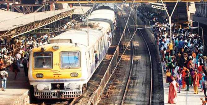 Mumbai Local Trains Inspired The Blogger Within Me & Some Tips For You - Me Mumbai