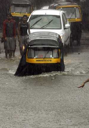 Mumbai Monsoon : Its Raining Man…!!!!