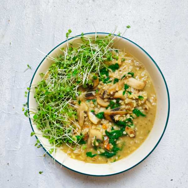 Mushroom & Spinach Oats Khichadi With Steel Cut Oats And Moong Dal