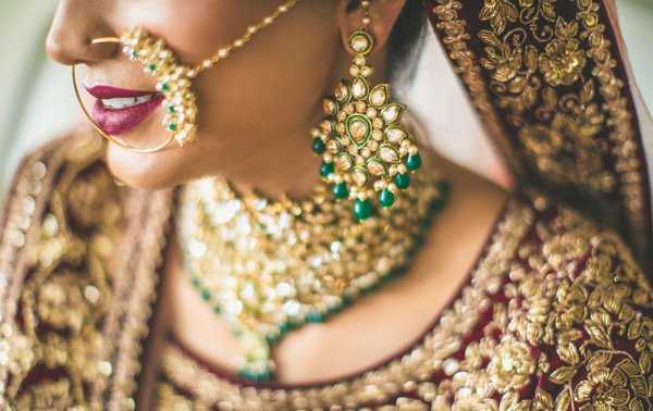 Must Have Bridal Earring Clicks In Your Wedding Photo Shoot - WiseShe
