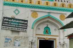 Mute reminders of an Emperor and an Empire 