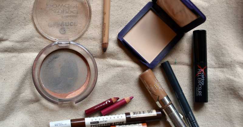 My Simplistic On The Go Travel Makeup Bag April 2019