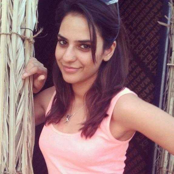 Neelam Sivia Weight, Height, Age, Wiki, Biography, Family, Boyfriend - Wikib4c