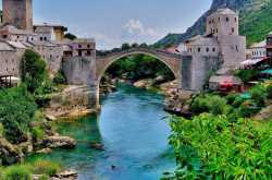 Nero in Bosnia: Walking in Mostar