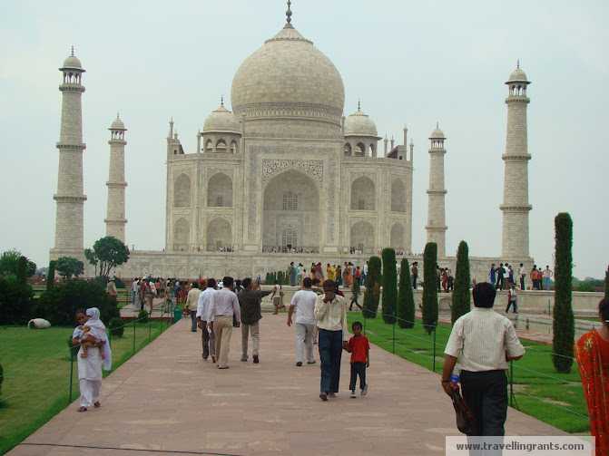 Night Viewing Of Taj Mahal