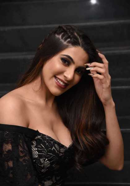 Nikki Tamboli Actress Photos Pictures Images - Breezemasti