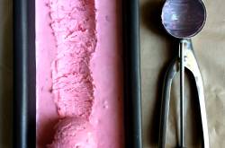 No Churn Strawberry Cheesecake Icecream